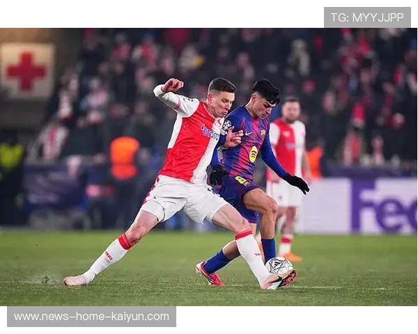 巴萨突袭反击中，佩德里低平球穿透防线